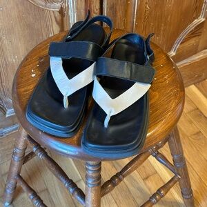 Alohas Decade Leather Sandal Size 41 Fit 10-10.5 B12 Black and White Shoe